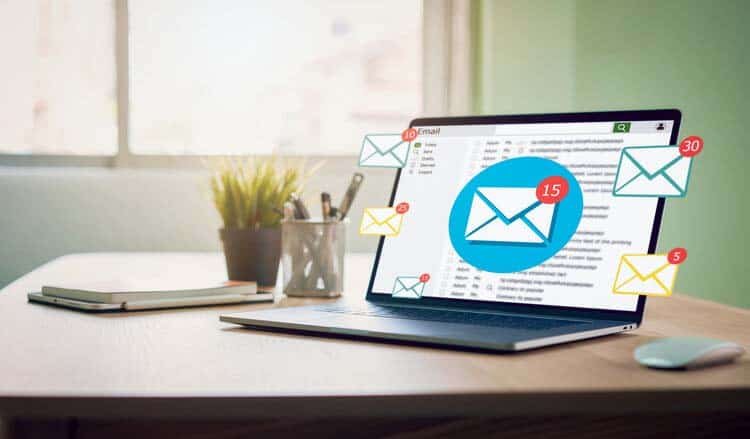 laptop met mails laptop met mails